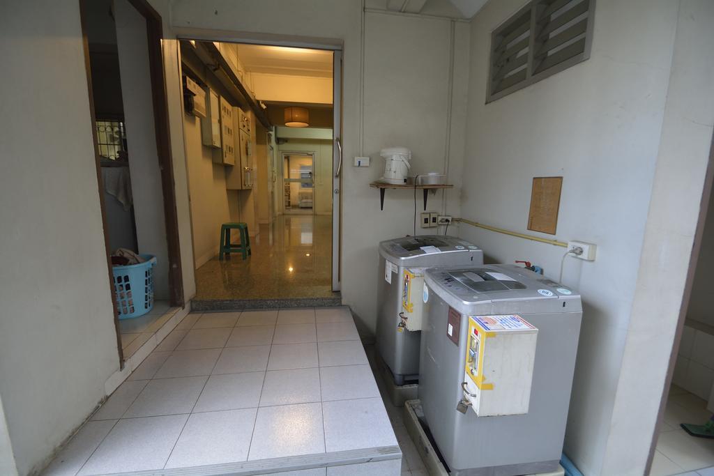 Modern Place Apartment Bangkok Exteriör bild