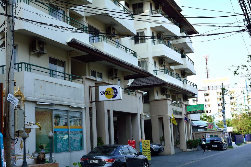 Modern Place Apartment Bangkok Exteriör bild